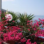 Nyaraló & Vacanze Lo Scoglio *