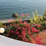 & Vacanze Lo Scoglio Nyaraló Castel di Tusa
