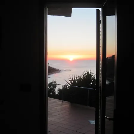 Holiday home & Vacanze Lo Scoglio *