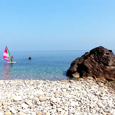 & Vacanze Lo Scoglio Holiday home *