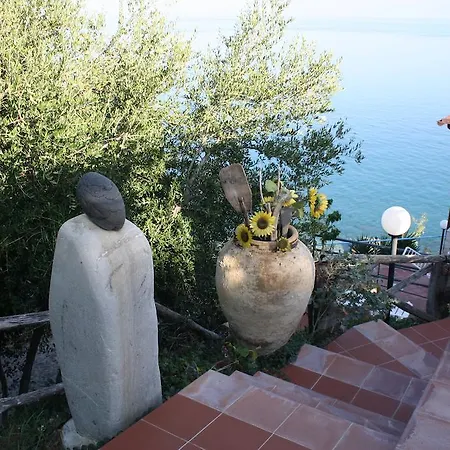 & Vacanze Lo Scoglio Castel di Tusa