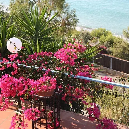 & Vacanze Lo Scoglio Holiday home Castel di Tusa