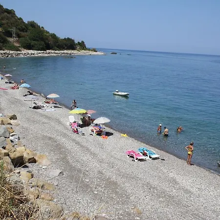 בית נופש & Vacanze Lo Scoglio קסטל די טוסה