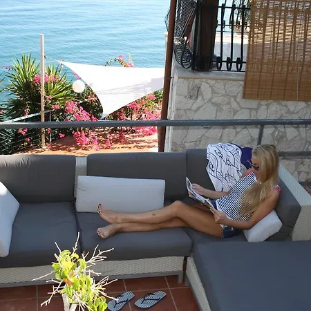 Holiday home & Vacanze Lo Scoglio Castel di Tusa