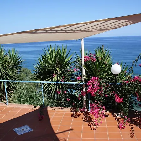 Casa vacanze Camere&case Vacanze Lo Scoglio *
