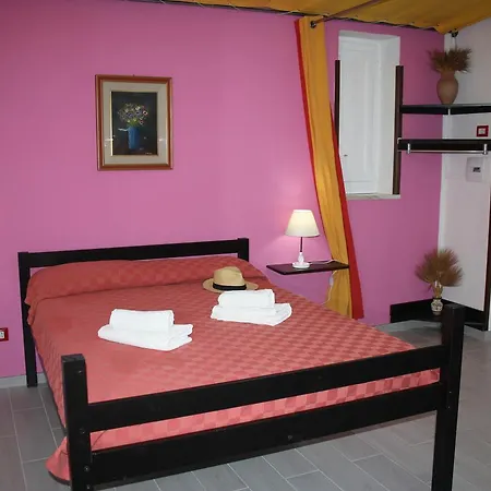 Holiday home & Vacanze Lo Scoglio *