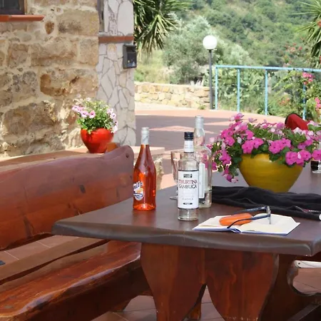 & Vacanze Lo Scoglio Holiday home