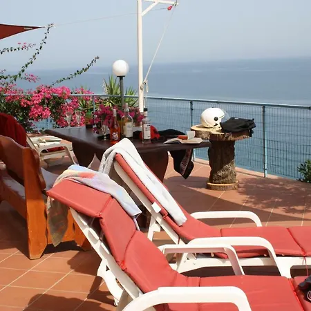 בית נופש & Vacanze Lo Scoglio קסטל די טוסה
